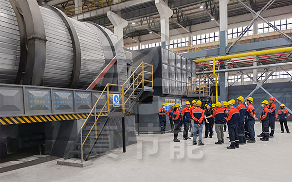 工業(yè)污泥烘干設(shè)備運(yùn)行現(xiàn)場(chǎng) 工業(yè)污泥烘干設(shè)備運(yùn)行現(xiàn)場(chǎng)